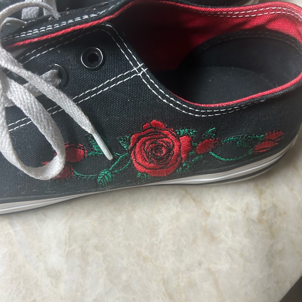 Converse One Star Low Top black with rose embroidery Sneakers Sizes M  10.5